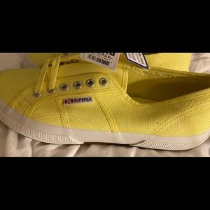 Superga 2750 CotuClassic Limelight Size 91/2